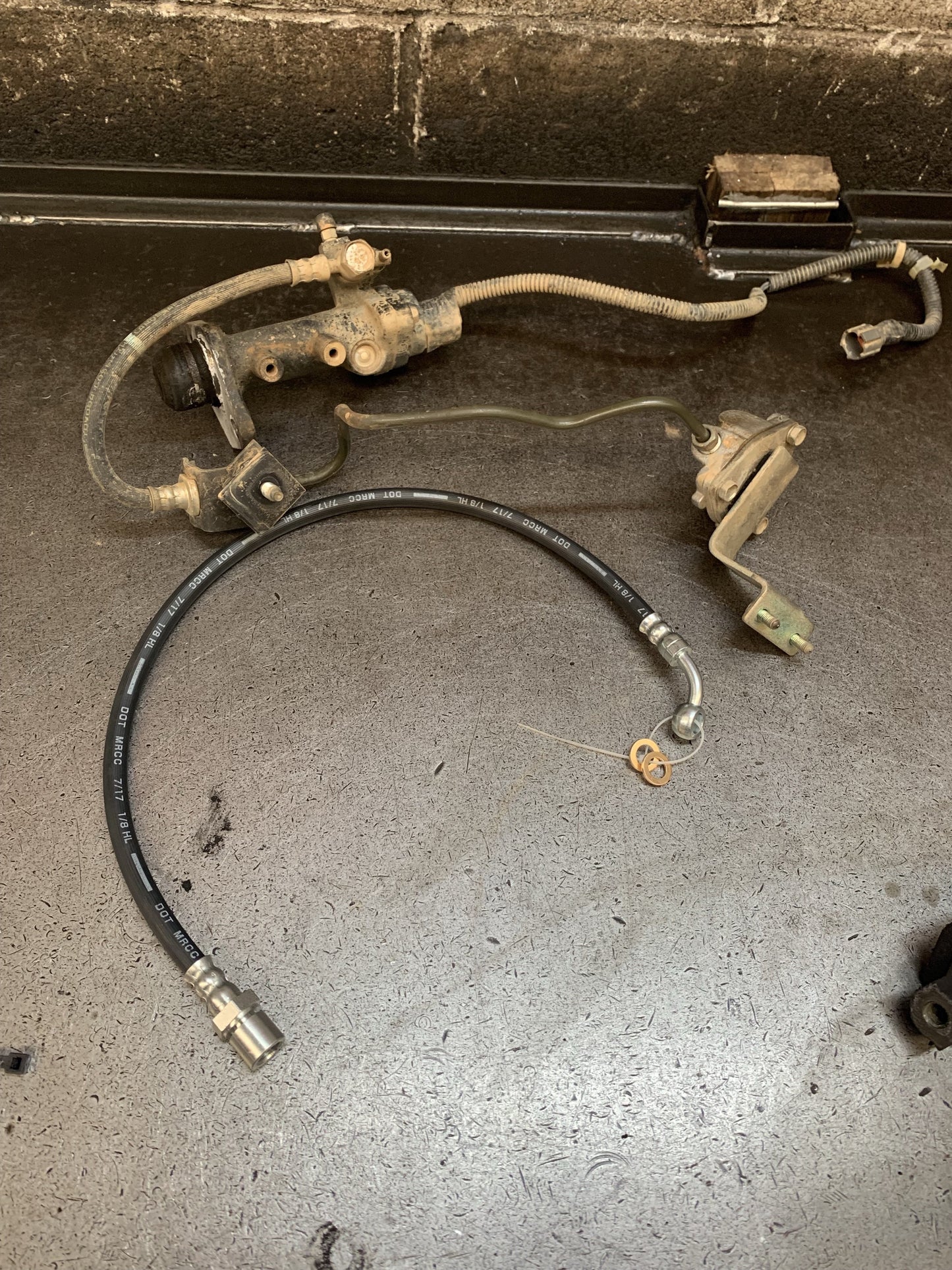 2007-2012 4jj1 Jackaroo slave and dampener bypass/extended clutch fluid line. (Combo)